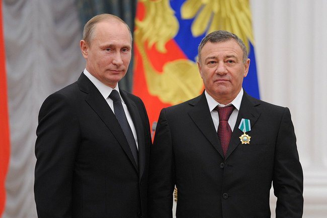 Аркадий Романович Ротенберг в торжественной обстановке награжден орденом Дружбы.