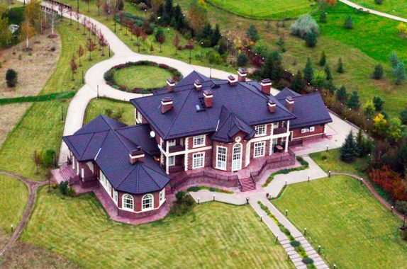 Dacha Tokareva.jpg
