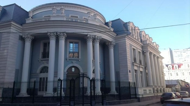 Деньги на особняк Шелков взял из "резервов" титанового поставщика?