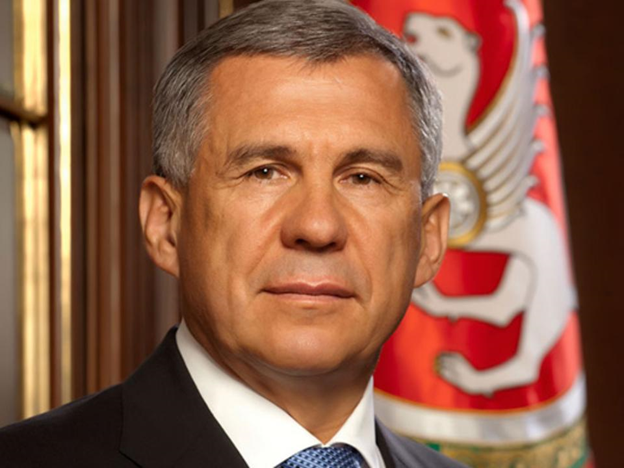 Президент Республики Татарстан Рустам Минниханов мог бы быстро решить проблему, но передал ее решение Альберту Каримову