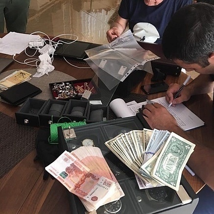 Обычная картина при задержании "голубков" губернатора Ростовской области
