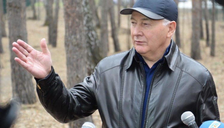 Юрий Карликанов