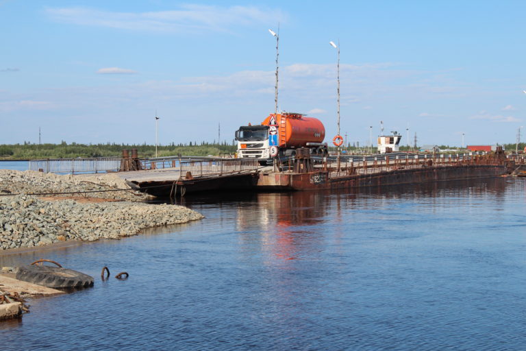 Мост на реке Пур