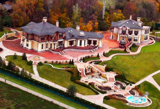 Dacha Chemezova.jpg