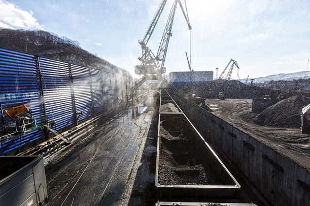 Уголь есть, деньги есть, поручение Правительства есть, но составы просто не могут добраться до портов