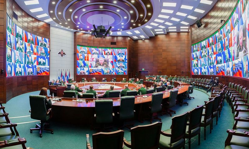 С приходом Шойгу сразу изменился и облик министерства обороны — кадры оттуда, по словам знакомого министра, стали напоминать голливудские фильмы. На фото: Национальный центр управления обороной России. Источник: сайт Минобороны