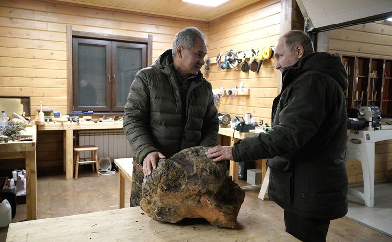 Шойгу и Путин в «Мастерской в Сибири». Март 2021 года