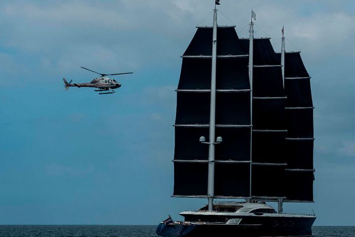 Яхта Black Pearl принадлежащая  Олегу Бурлакову