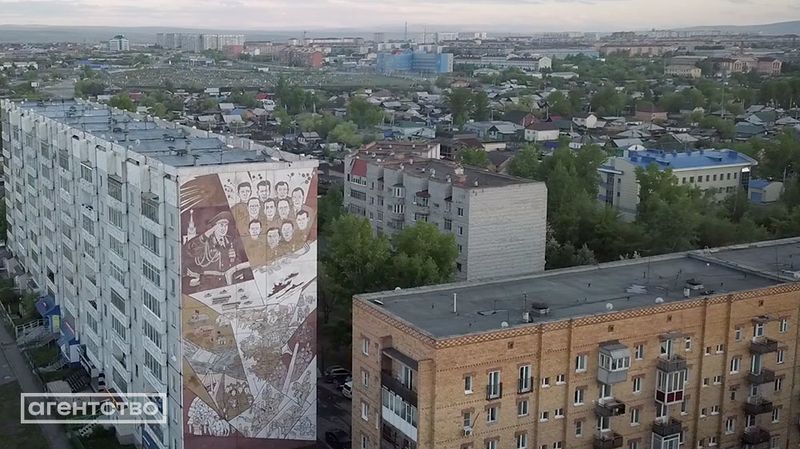 Дом с портретом Шойгу в Кызыле